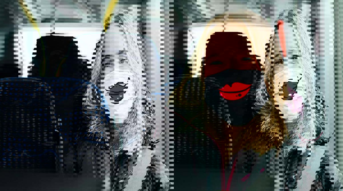 Reis Med Et Smil Og Bruk Munnbind På Bussen